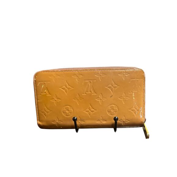 Louis Vuitton Monogram Vernis Zippy Wallet in Shade Butterscotch - Picture 3 of 9